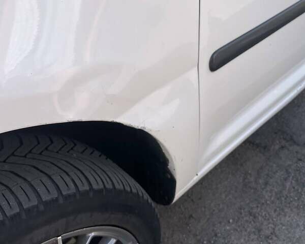 Белый Фольксваген Кадди, объемом двигателя 1.9 л и пробегом 305 тыс. км за 7500 $, фото 1 на Automoto.ua