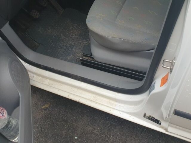 Белый Фольксваген Кадди, объемом двигателя 2 л и пробегом 249 тыс. км за 5000 $, фото 8 на Automoto.ua