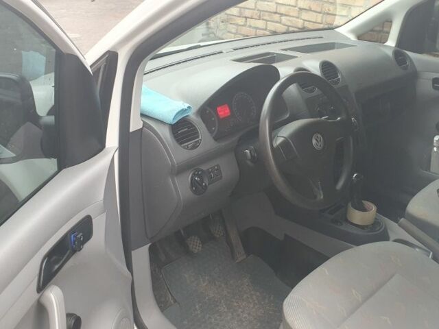 Белый Фольксваген Кадди, объемом двигателя 2 л и пробегом 249 тыс. км за 5000 $, фото 5 на Automoto.ua