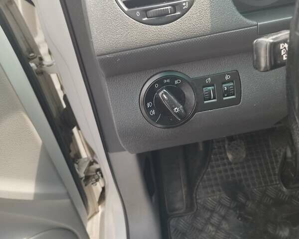 Белый Фольксваген Кадди, объемом двигателя 1.6 л и пробегом 450 тыс. км за 5000 $, фото 13 на Automoto.ua