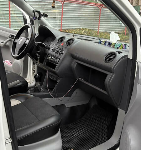 Белый Фольксваген Кадди, объемом двигателя 1.9 л и пробегом 288 тыс. км за 7300 $, фото 45 на Automoto.ua