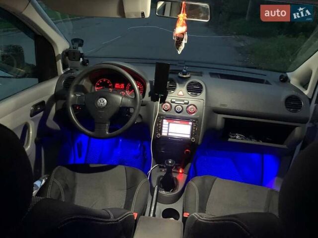 Белый Фольксваген Кадди, объемом двигателя 1.39 л и пробегом 239 тыс. км за 6500 $, фото 4 на Automoto.ua