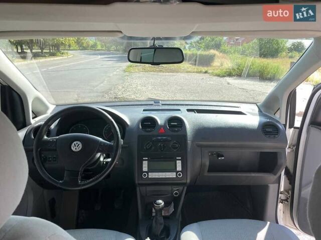Белый Фольксваген Кадди, объемом двигателя 1.9 л и пробегом 305 тыс. км за 7500 $, фото 4 на Automoto.ua