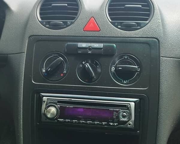 Белый Фольксваген Кадди, объемом двигателя 1.6 л и пробегом 450 тыс. км за 5000 $, фото 9 на Automoto.ua