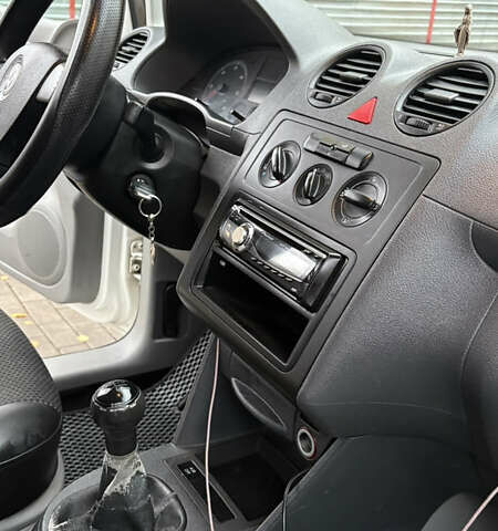 Белый Фольксваген Кадди, объемом двигателя 1.9 л и пробегом 288 тыс. км за 7300 $, фото 43 на Automoto.ua