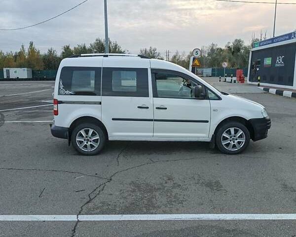 Белый Фольксваген Кадди, объемом двигателя 1.97 л и пробегом 298 тыс. км за 5700 $, фото 2 на Automoto.ua