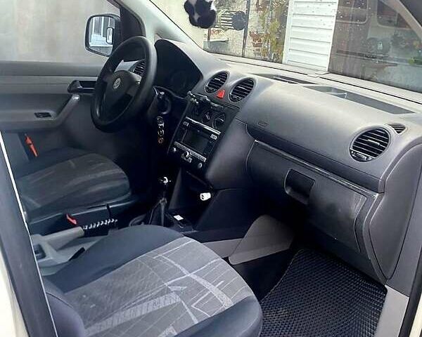 Белый Фольксваген Кадди, объемом двигателя 1.9 л и пробегом 288 тыс. км за 7600 $, фото 6 на Automoto.ua