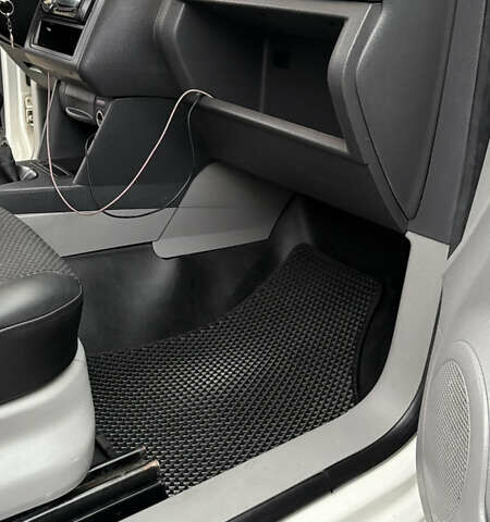 Белый Фольксваген Кадди, объемом двигателя 1.9 л и пробегом 288 тыс. км за 7300 $, фото 31 на Automoto.ua