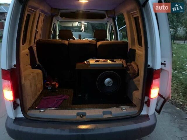 Белый Фольксваген Кадди, объемом двигателя 1.39 л и пробегом 239 тыс. км за 6500 $, фото 5 на Automoto.ua