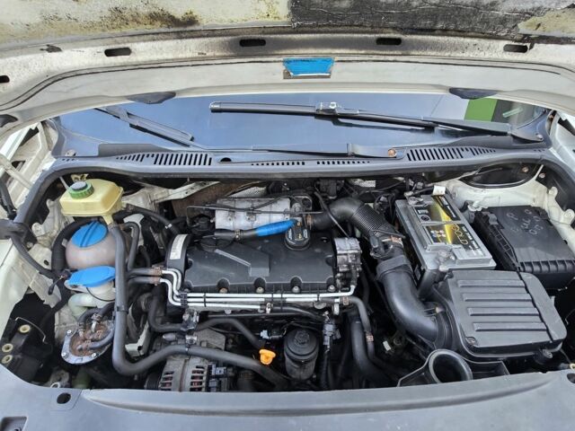 Білий Фольксваген Кадді, об'ємом двигуна 2 л та пробігом 381 тис. км за 5700 $, фото 6 на Automoto.ua
