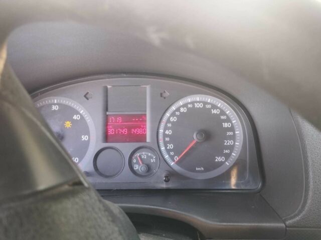 Белый Фольксваген Кадди, объемом двигателя 2 л и пробегом 300 тыс. км за 5500 $, фото 1 на Automoto.ua