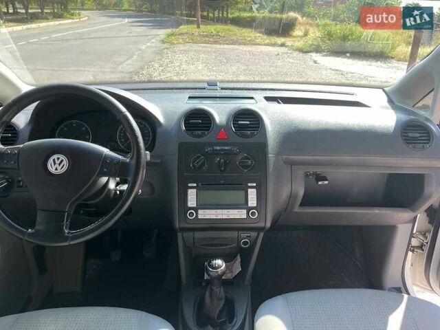 Белый Фольксваген Кадди, объемом двигателя 1.9 л и пробегом 305 тыс. км за 7500 $, фото 12 на Automoto.ua