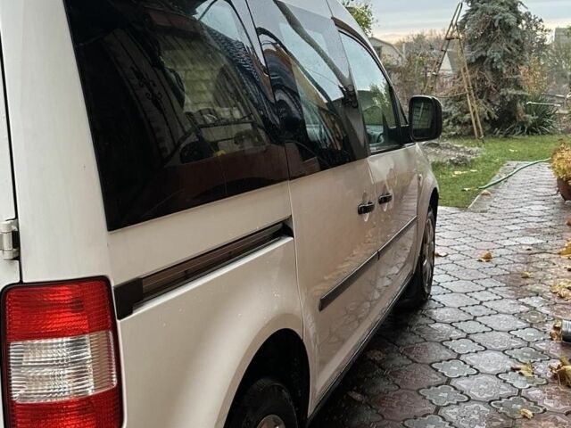 Белый Фольксваген Кадди, объемом двигателя 2 л и пробегом 283 тыс. км за 5300 $, фото 1 на Automoto.ua