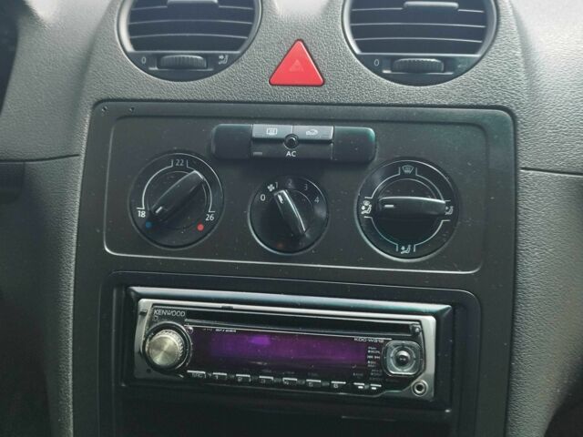 Белый Фольксваген Кадди, объемом двигателя 1.6 л и пробегом 450 тыс. км за 5000 $, фото 9 на Automoto.ua