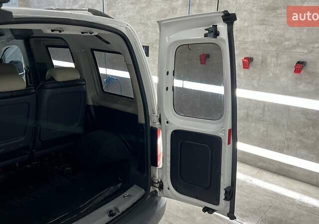 Білий Фольксваген Кадді, об'ємом двигуна 1.98 л та пробігом 335 тис. км за 5750 $, фото 1 на Automoto.ua