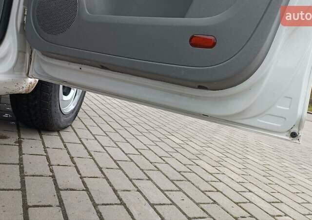 Фольксваген Кадди 2008 в Сарнах на Automoto.ua Белый Фольксваген Кадди, объемом двигателя 2 л и пробегом 380 тыс. км за 7500 $, фото 38 на Automoto.ua