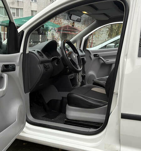 Белый Фольксваген Кадди, объемом двигателя 1.9 л и пробегом 288 тыс. км за 7300 $, фото 39 на Automoto.ua