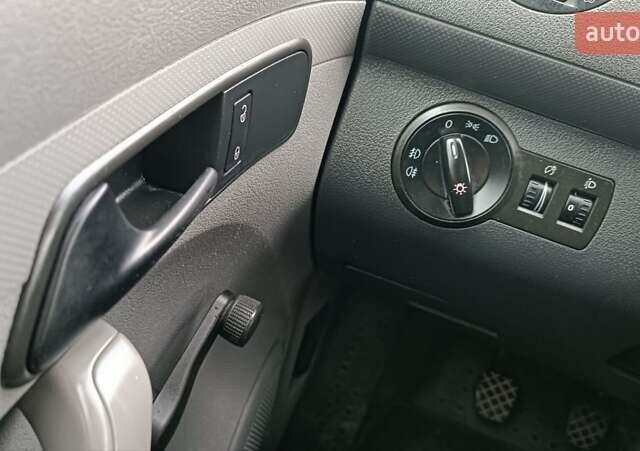 Фольксваген Кадди 2008 в Сарнах на Automoto.ua Белый Фольксваген Кадди, объемом двигателя 2 л и пробегом 380 тыс. км за 7500 $, фото 91 на Automoto.ua