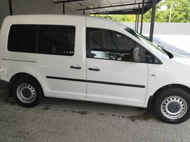 Белый Фольксваген Кадди, объемом двигателя 1.6 л и пробегом 450 тыс. км за 5000 $, фото 2 на Automoto.ua