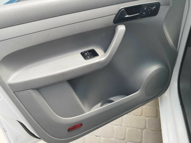 Белый Фольксваген Кадди, объемом двигателя 1.6 л и пробегом 450 тыс. км за 5000 $, фото 12 на Automoto.ua