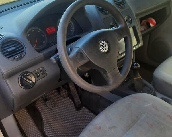 Белый Фольксваген Кадди, объемом двигателя 1.9 л и пробегом 300 тыс. км за 4200 $, фото 5 на Automoto.ua