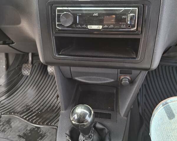 Белый Фольксваген Кадди, объемом двигателя 1.97 л и пробегом 280 тыс. км за 5100 $, фото 8 на Automoto.ua