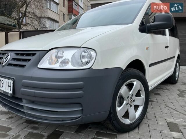 Белый Фольксваген Кадди, объемом двигателя 1.97 л и пробегом 213 тыс. км за 5200 $, фото 3 на Automoto.ua