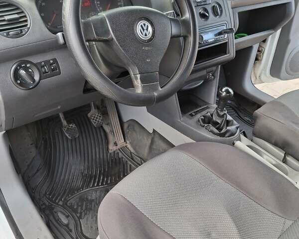 Белый Фольксваген Кадди, объемом двигателя 1.97 л и пробегом 280 тыс. км за 5100 $, фото 6 на Automoto.ua