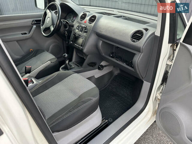 Білий Фольксваген Кадді, об'ємом двигуна 2 л та пробігом 298 тис. км за 6499 $, фото 24 на Automoto.ua