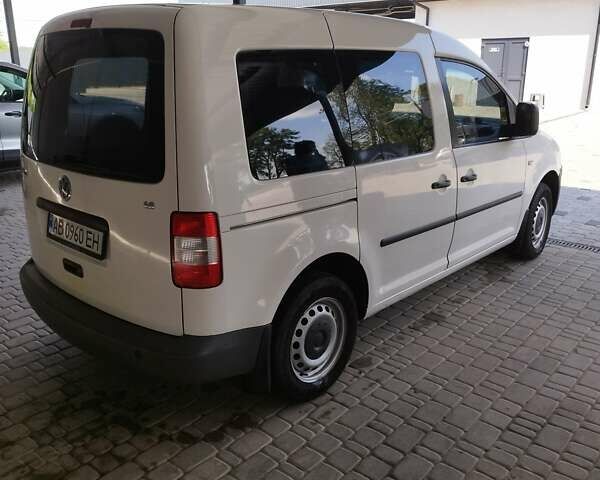 Белый Фольксваген Кадди, объемом двигателя 1.6 л и пробегом 450 тыс. км за 5000 $, фото 3 на Automoto.ua