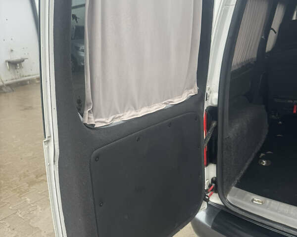 Белый Фольксваген Кадди, объемом двигателя 1.9 л и пробегом 359 тыс. км за 7300 $, фото 16 на Automoto.ua