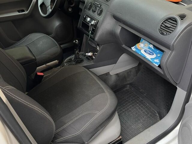 Белый Фольксваген Кадди, объемом двигателя 1.9 л и пробегом 260 тыс. км за 6300 $, фото 3 на Automoto.ua