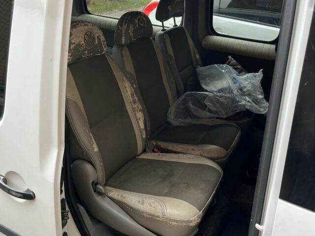 Белый Фольксваген Кадди, объемом двигателя 1.9 л и пробегом 260 тыс. км за 6300 $, фото 5 на Automoto.ua