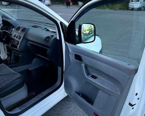 Белый Фольксваген Кадди, объемом двигателя 1.9 л и пробегом 270 тыс. км за 8000 $, фото 5 на Automoto.ua