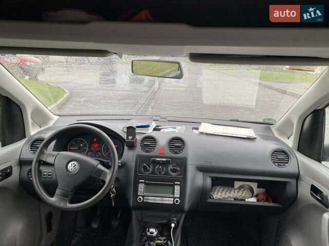 Белый Фольксваген Кадди, объемом двигателя 2 л и пробегом 400 тыс. км за 7200 $, фото 5 на Automoto.ua