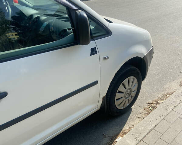 Белый Фольксваген Кадди, объемом двигателя 2 л и пробегом 263 тыс. км за 5500 $, фото 2 на Automoto.ua