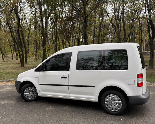 Фольксваген Кадди 2009 в Кривом Роге на Automoto.ua Белый Фольксваген Кадди, объемом двигателя 1.97 л и пробегом 240 тыс. км за 7500 $, фото 6 на Automoto.ua
