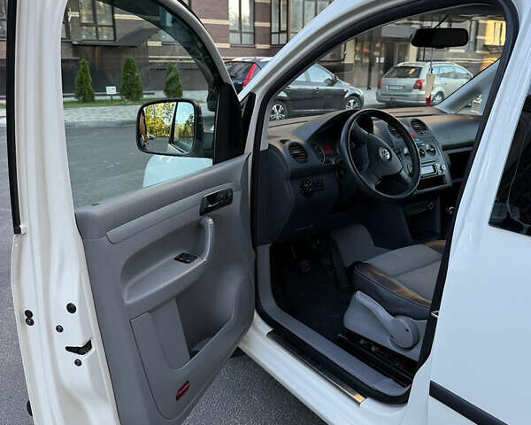 Белый Фольксваген Кадди, объемом двигателя 1.9 л и пробегом 290 тыс. км за 6000 $, фото 16 на Automoto.ua