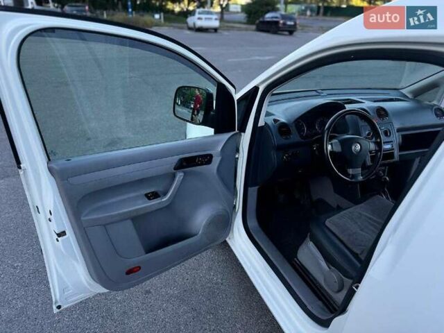 Белый Фольксваген Кадди, объемом двигателя 1.9 л и пробегом 270 тыс. км за 8000 $, фото 8 на Automoto.ua