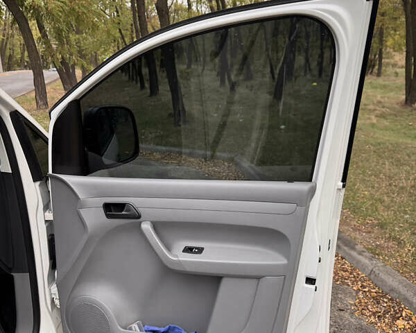 Фольксваген Кадди 2009 в Кривом Роге на Automoto.ua Белый Фольксваген Кадди, объемом двигателя 1.97 л и пробегом 240 тыс. км за 7500 $, фото 14 на Automoto.ua