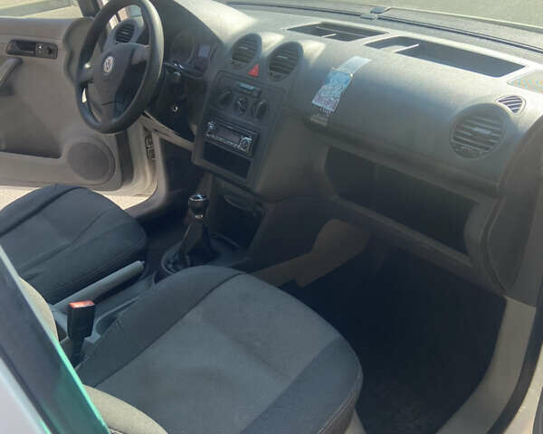 Белый Фольксваген Кадди, объемом двигателя 2 л и пробегом 263 тыс. км за 5500 $, фото 5 на Automoto.ua