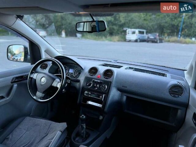 Белый Фольксваген Кадди, объемом двигателя 1.9 л и пробегом 270 тыс. км за 8000 $, фото 9 на Automoto.ua