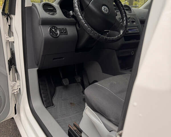 Фольксваген Кадди 2009 в Кривом Роге на Automoto.ua Белый Фольксваген Кадди, объемом двигателя 1.97 л и пробегом 240 тыс. км за 7500 $, фото 13 на Automoto.ua