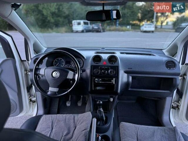 Белый Фольксваген Кадди, объемом двигателя 1.9 л и пробегом 270 тыс. км за 8000 $, фото 13 на Automoto.ua