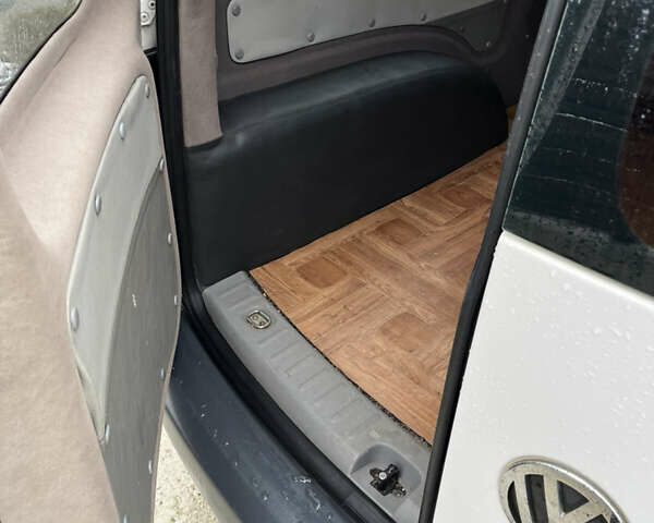 Белый Фольксваген Кадди, объемом двигателя 1.9 л и пробегом 172 тыс. км за 8200 $, фото 10 на Automoto.ua