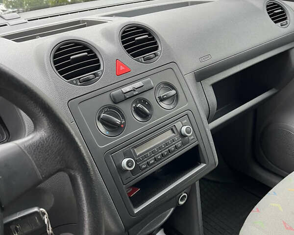 Белый Фольксваген Кадди, объемом двигателя 1.9 л и пробегом 172 тыс. км за 8200 $, фото 1 на Automoto.ua