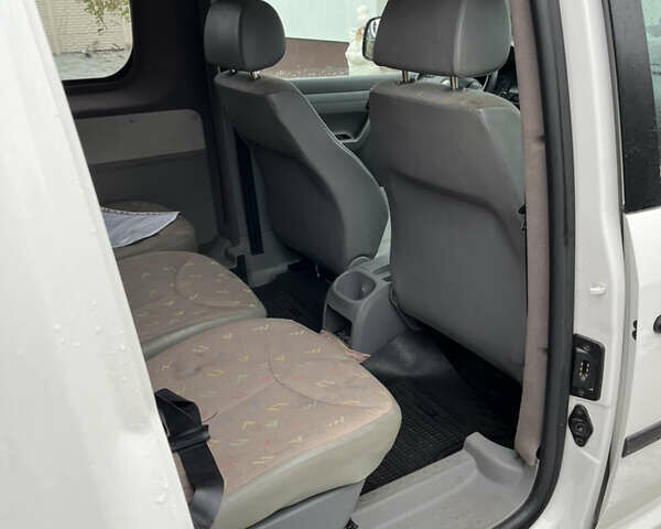 Белый Фольксваген Кадди, объемом двигателя 1.9 л и пробегом 172 тыс. км за 8200 $, фото 6 на Automoto.ua