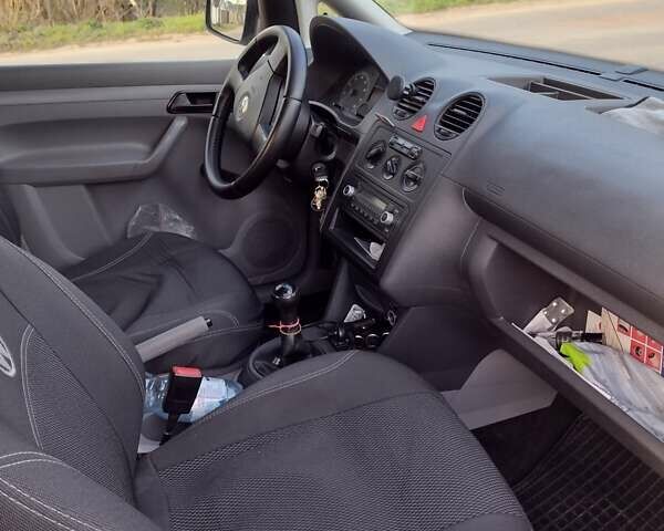 Белый Фольксваген Кадди, объемом двигателя 1.4 л и пробегом 294 тыс. км за 5400 $, фото 3 на Automoto.ua