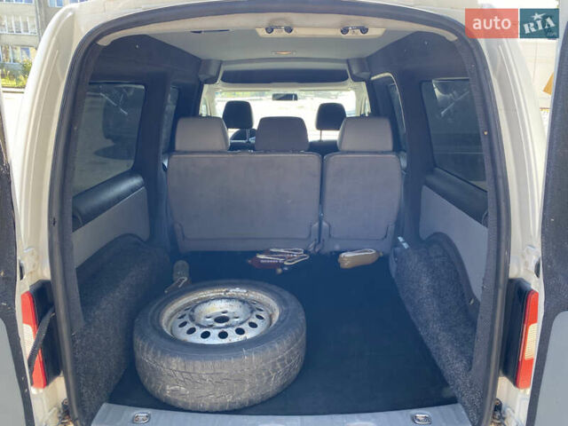 Белый Фольксваген Кадди, объемом двигателя 2 л и пробегом 400 тыс. км за 7200 $, фото 2 на Automoto.ua