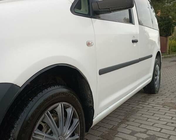Білий Фольксваген Кадді, об'ємом двигуна 2 л та пробігом 400 тис. км за 5200 $, фото 6 на Automoto.ua